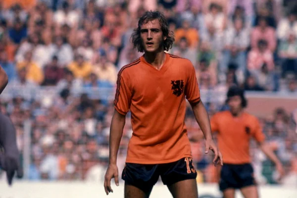 Hình 2: Johan Neeskens là tiền vệ xuất sắc của đội tuyển quốc gia Hà Lan