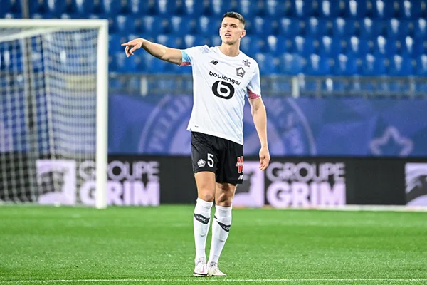 Hình 2: Cầu thủ Sven Botman