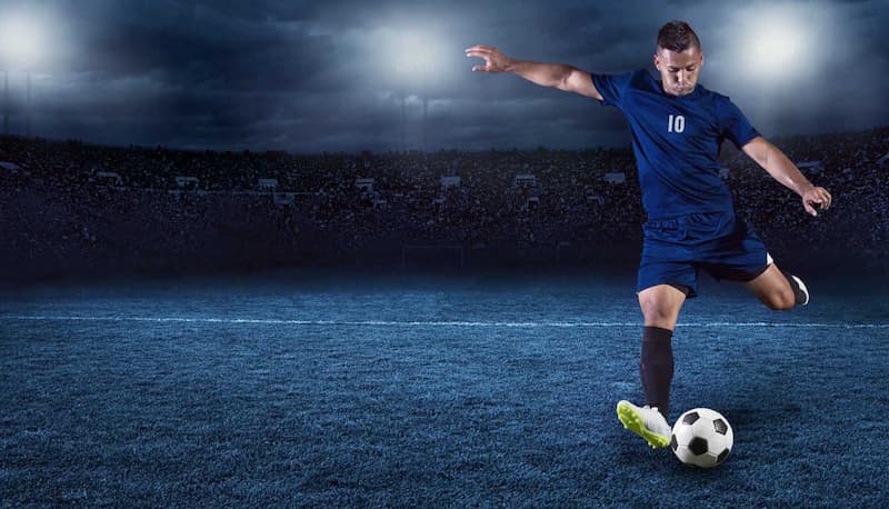 Sút bóng bổng đúng kỹ thuật sẽ hạn chế được chấn thương