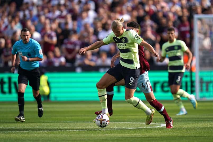 Những huyền thoại bóng đá thế giới tạo nhiều cú đúp