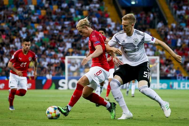 Kèo cược giao bóng là kèo phụ nên đừng đặt cược nhiều